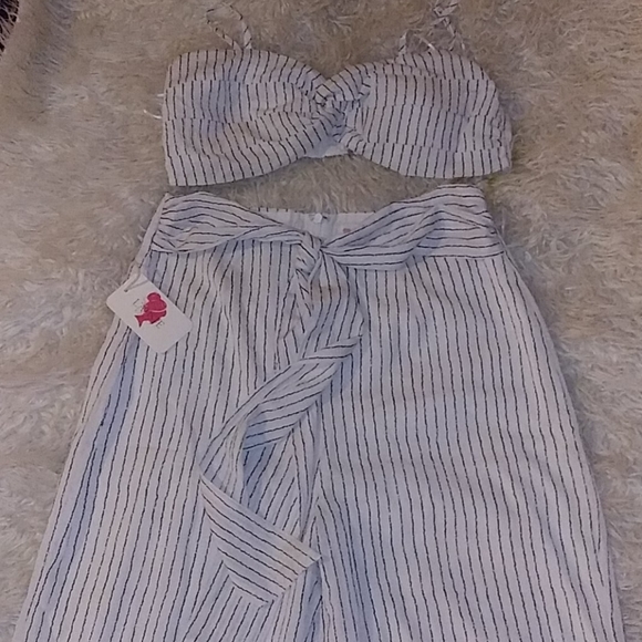 Set - Picture 2 of 3